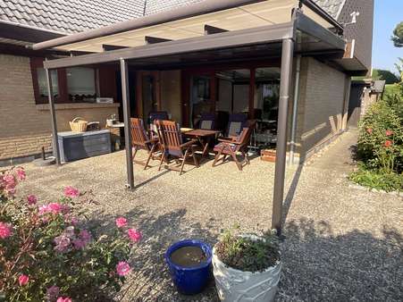 überdachte Terrasse  - Fertighaus in 38442 Wolfsburg mit 133m² kaufen