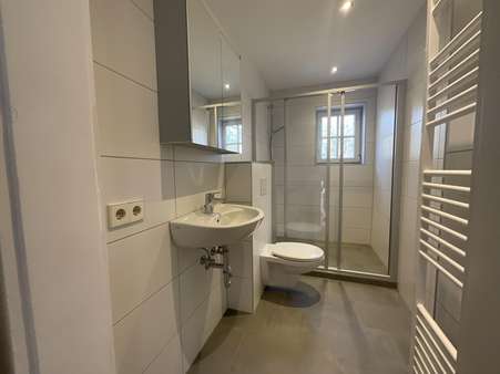 Badezimmer - Etagenwohnung in 38446 Wolfsburg mit 57m² kaufen