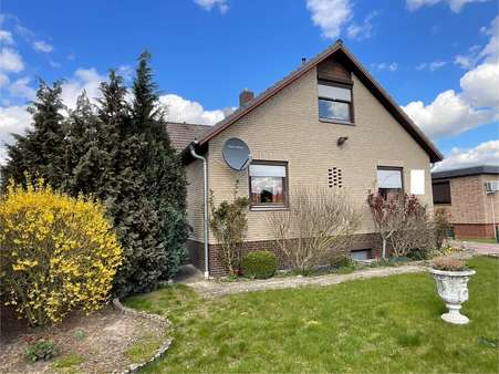 Vorgarten - Einfamilienhaus in 38471 Rühen mit 180m² kaufen