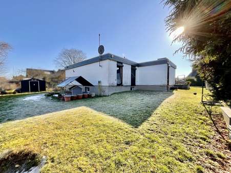Ansicht Nordwest - Bungalow in 38536 Meinersen mit 89m² kaufen