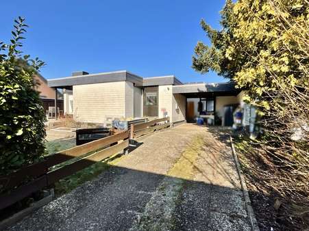Ansicht Südost - Bungalow in 38536 Meinersen mit 89m² kaufen