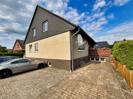 Ansicht Südwest - Zweifamilienhaus in 38554 Weyhausen mit 211m² kaufen