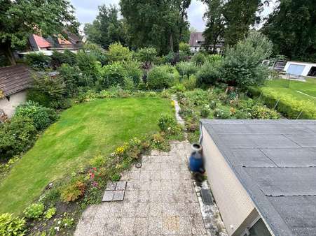 Blick in den Garten - Einfamilienhaus in 38442 Wolfsburg mit 175m² kaufen