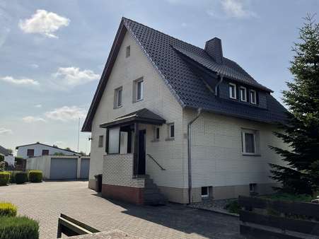 Straßenansicht - Einfamilienhaus in 38471 Rühen mit 108m² kaufen