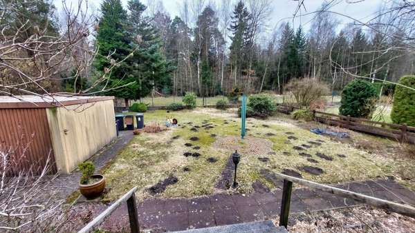 Blick in den Garten - Zweifamilienhaus in 29345 Unterlüß mit 210m² kaufen