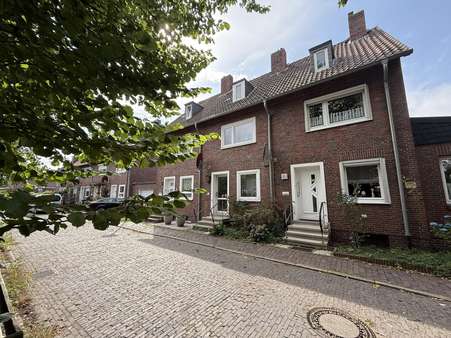 Außenansicht Außenansicht - Reihenmittelhaus in 26123 Oldenburg mit 80m² kaufen