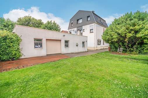 Außenansicht Außenansicht - Mehrfamilienhaus in 26954 Nordenham mit 281m² kaufen