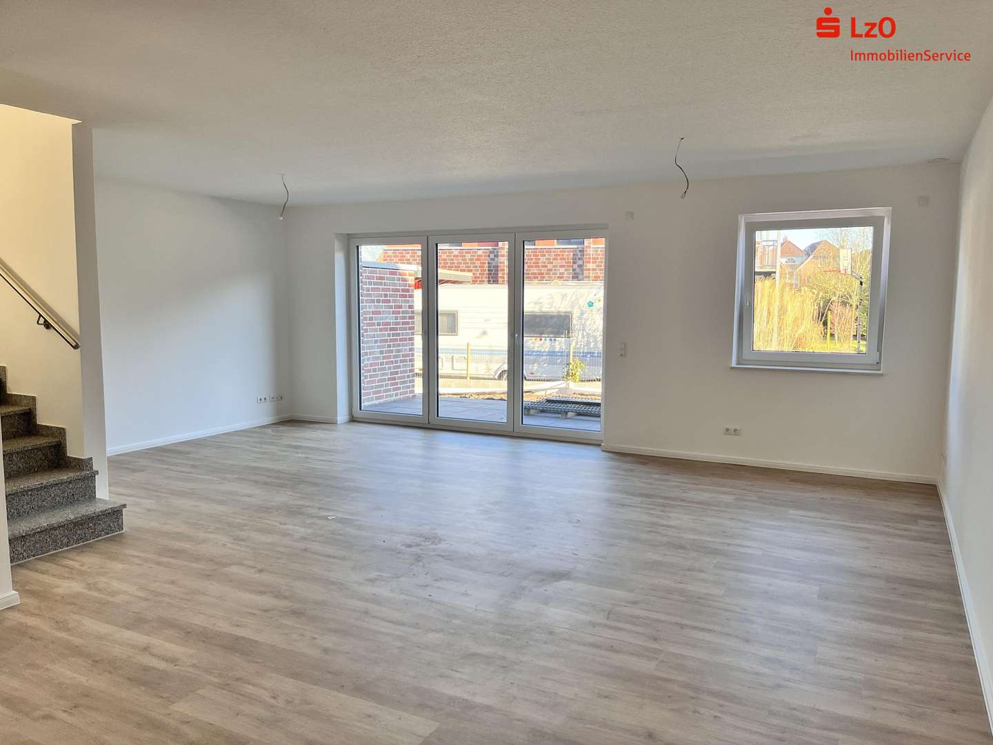 Wohnzimmer - Doppelhaushälfte in 26655 Westerstede mit 116m² kaufen