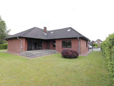 Terrasse mit elektrischer Markise - Bungalow in 26683 Saterland mit 167m² kaufen