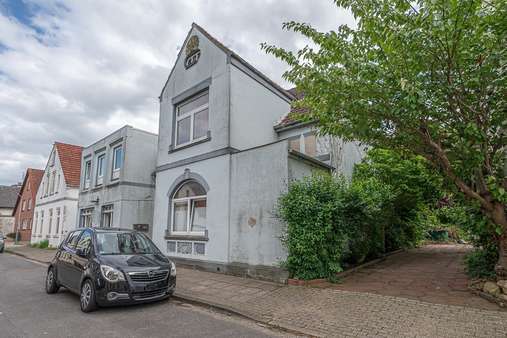 Außenansicht Außenansicht - Mehrfamilienhaus in 26919 Brake mit 301m² kaufen