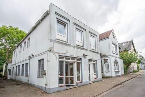 Außenansicht Außenansicht - Mehrfamilienhaus in 26919 Brake mit 301m² kaufen