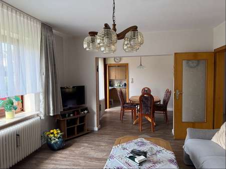 Wohnzimmer mit Blick zum Esszimmer und Küche Wohnzimmer mit Blick zum Esszimmer und Küche - Einfamilienhaus in 28816 Stuhr mit 123m² kaufen