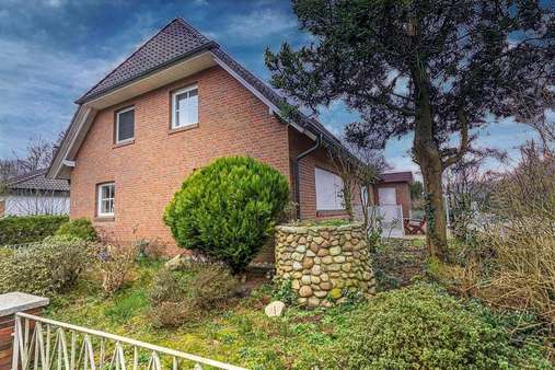 Außenansicht - Einfamilienhaus in 26316 Varel mit 263m² kaufen