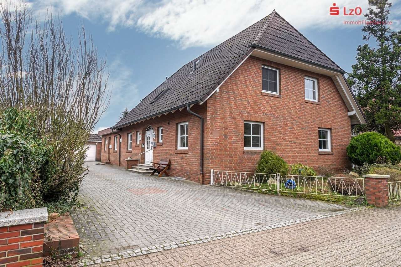 Außenansicht - Einfamilienhaus in 26316 Varel mit 263m² kaufen