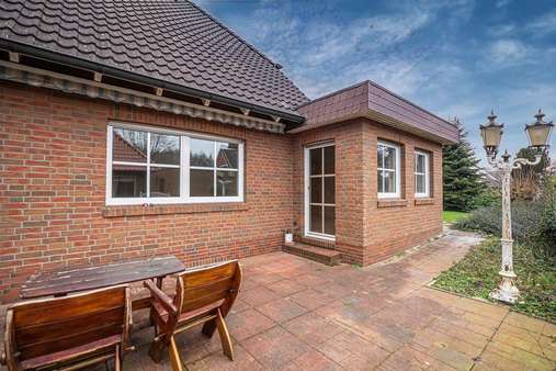 Terrasse - Einfamilienhaus in 26316 Varel mit 263m² kaufen