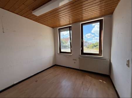 Büro Büro - Mehrfamilienhaus in 27753 Delmenhorst mit 115m² kaufen