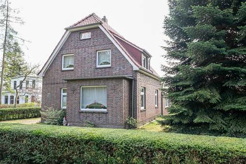 Außenansicht - Einfamilienhaus in 26316 Varel mit 105m² kaufen