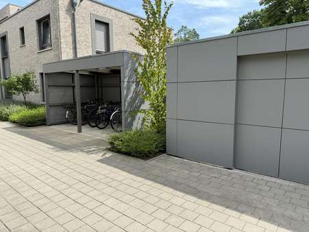 Fahrradabstellbereich und Gebäude für Mülltrennung Fahrradabstellbereich und Gebäude für Mülltrennung - Erdgeschosswohnung in 26125 Oldenburg mit 75m² kaufen