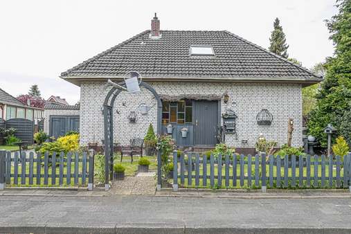 Außenansicht - Einfamilienhaus in 26419 Schortens mit 99m² kaufen