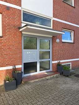 Haupteingang - Wohn- / Geschäftshaus in 27753 Delmenhorst mit 357m² als Kapitalanlage günstig kaufen