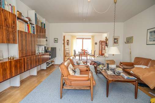 Wohn-/Esszimmer (Hochparterre) Wohn-/Esszimmer (Hochparterre) - Reihenmittelhaus in 27570 Bremerhaven mit 132m² kaufen
