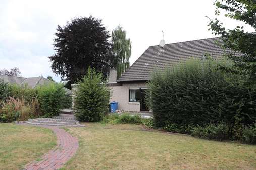 null - Zweifamilienhaus in 26683 Saterland mit 240m² günstig kaufen