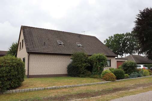 null - Zweifamilienhaus in 26683 Saterland mit 240m² günstig kaufen