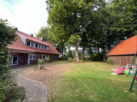 großzügiger Garten großzügiger Garten - Einfamilienhaus in 49685 Emstek mit 245m² kaufen