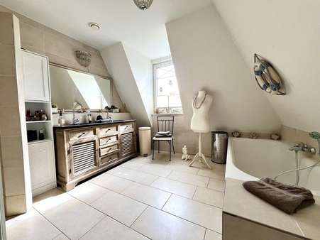 Bad Bad - Einfamilienhaus in 26954 Nordenham mit 169m² kaufen