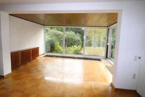 Wohnzimmer - Einfamilienhaus in 26160 Bad Zwischenahn mit 243m² günstig kaufen