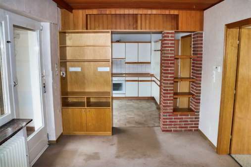 Esszimmer mit Durchgang zur Küche - Einfamilienhaus in 27793 Wildeshausen mit 180m² günstig kaufen