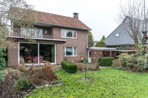 Rückansicht - Einfamilienhaus in 26316 Varel mit 218m² günstig kaufen