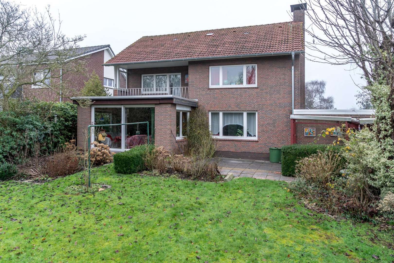 Rückansicht - Einfamilienhaus in 26316 Varel mit 218m² kaufen