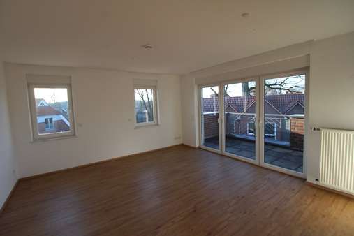 Wohnzimmer mit Dachterrasse - Penthouse-Wohnung in 26203 Wardenburg mit 85m² günstig kaufen