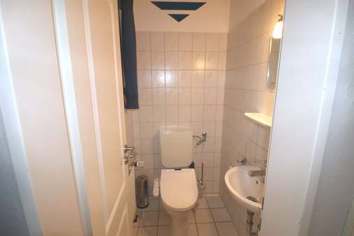 Hausnr. 53: Gäste-WC - Zweifamilienhaus in 26188 Edewecht mit 218m² günstig kaufen