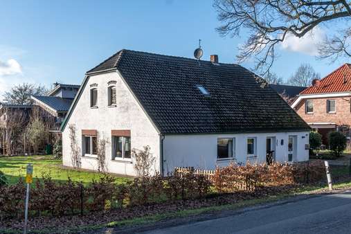 Außenansicht - Zweifamilienhaus in 26160 Bad Zwischenahn mit 244m² günstig kaufen