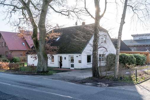 Außenansicht - Zweifamilienhaus in 26160 Bad Zwischenahn mit 244m² günstig kaufen