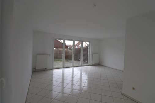 Wohnzimmer - Reihenendhaus in 27749 Delmenhorst mit 98m² günstig kaufen