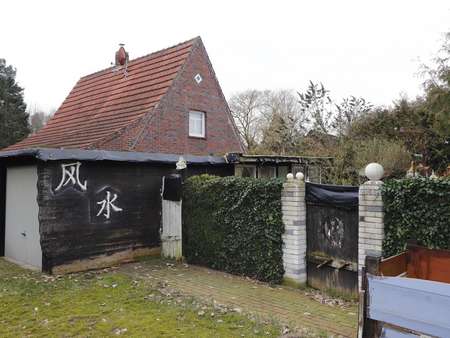 Rückseite mit Garage - Einfamilienhaus in 26676 Barßel mit 120m² günstig kaufen
