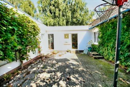 Außenansicht - Einfamilienhaus in 26180 Rastede mit 252m² kaufen