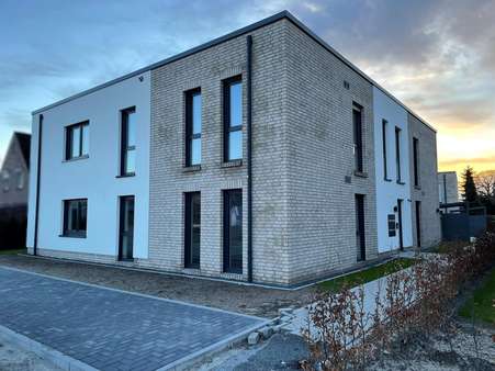 null - Mehrfamilienhaus in 26340 Zetel mit 337m² günstig kaufen