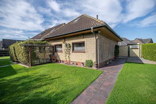 Außenansicht - Einfamilienhaus in 26434 Wangerland mit 215m² kaufen