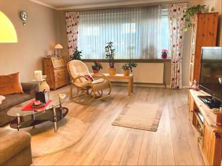 Wohnzimmer - Etagenwohnung in 26160 Bad Zwischenahn mit 67m² günstig kaufen