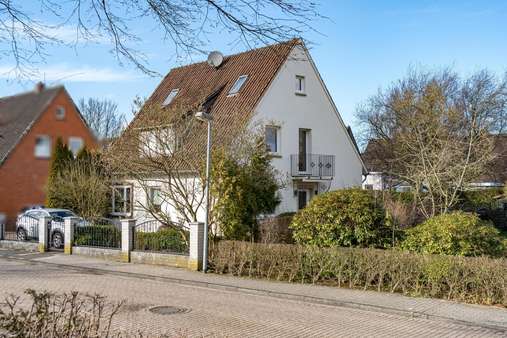 Außenansicht Straßenseite - Einfamilienhaus in 26316 Varel mit 149m² günstig kaufen