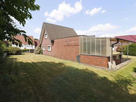Seitenansicht überdachte Terrasse - Einfamilienhaus in 26683 Saterland mit 108m² kaufen