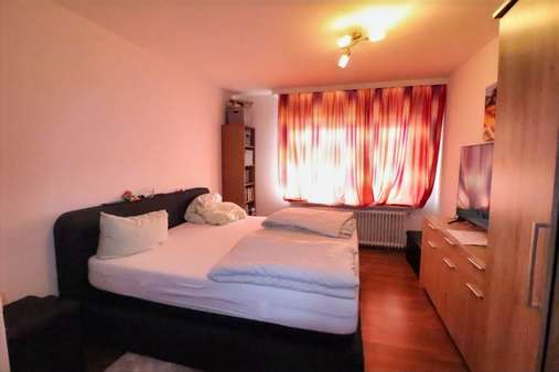 Schlafzimmer - Etagenwohnung in 26160 Bad Zwischenahn mit 64m² günstig kaufen