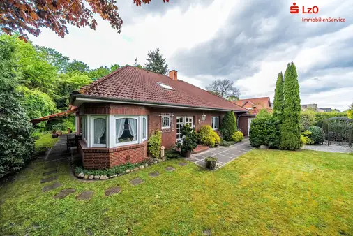 Spannendes Angebot: Großer Bungalow (frei) und Doppelhaus (vermietet)