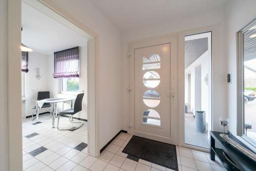 Eingang - Einfamilienhaus in 26160 Bad Zwischenahn mit 199m² günstig kaufen