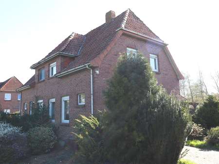 Vorderansicht rechte Doppelhaushälfte - Doppelhaushälfte in 26169 Friesoythe mit 99m² günstig kaufen
