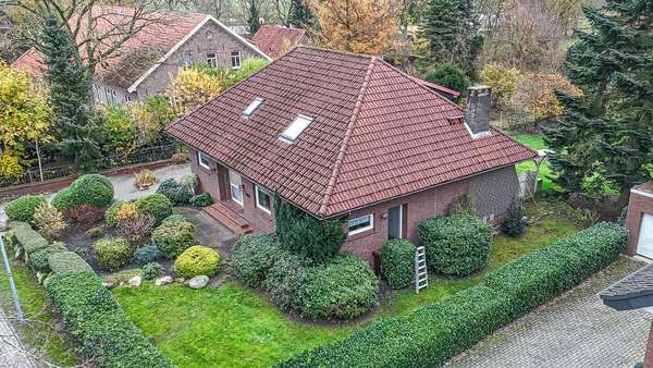 Luftaufnahme Luftaufnahme - Einfamilienhaus in 26419 Schortens mit 176m² kaufen